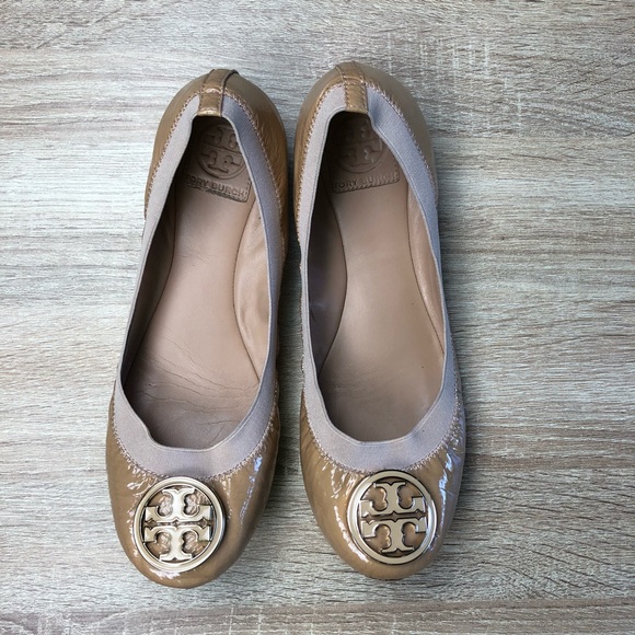 Tory Burch Shoes - Tory Burch nude Caroline patent ballet flats